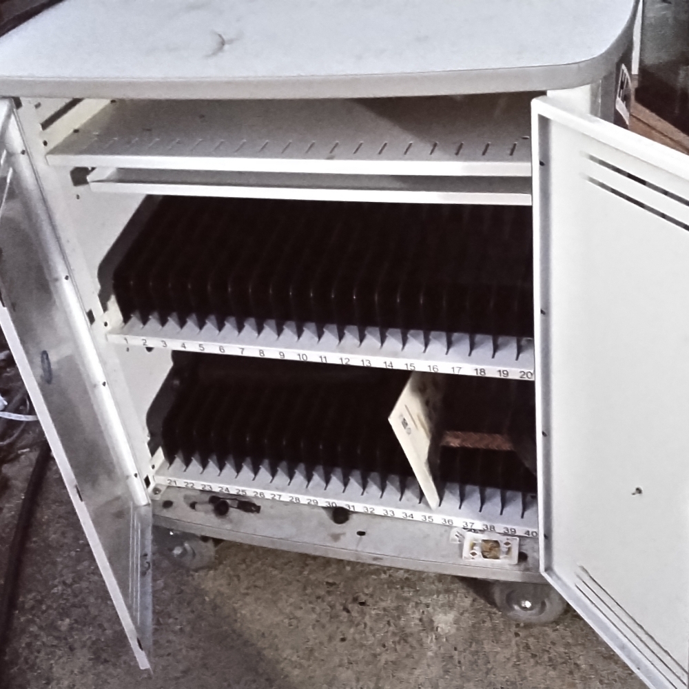 Mobile electric charging station